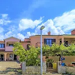 בית הארחה Complex Silva רוביני